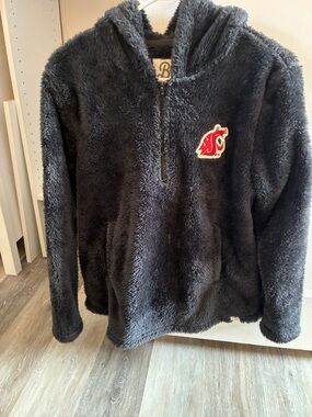 Women’s BlackPlush Hooded Pullover withWashington State Univ. Logo